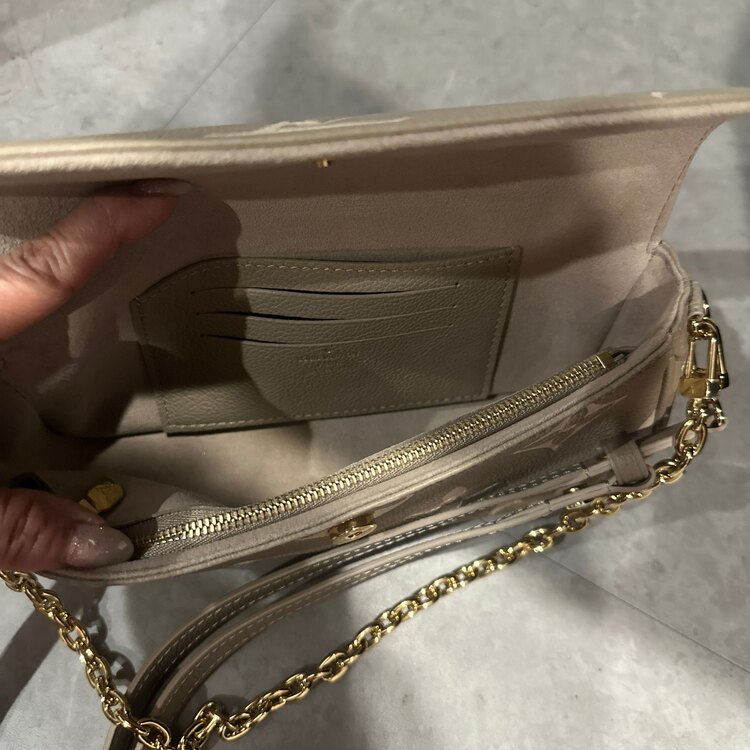 ウォレットオンチェーンアイビーアンプラント（ブランドバッグ）の商品画像 - 査定依頼日：2025年5月11日 - 最高査定価格：220,000円