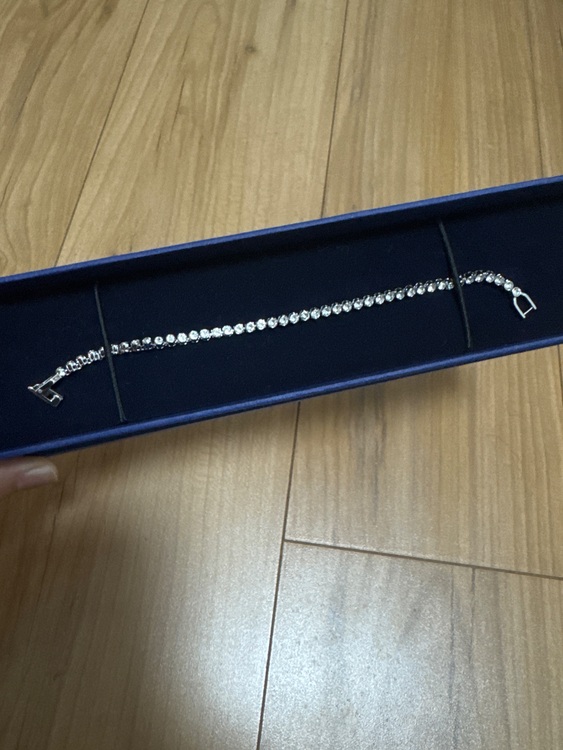 スワロフスキー　ブレスレット（金・貴金属）の商品画像 - 査定依頼日：2025年9月24日 - 最高査定価格：1,000円