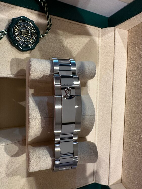 ヨットマスター40 ダークロジュウム（高級時計）の商品画像 - 査定依頼日：2024年12月24日 - 最高査定価格：2,300,000円