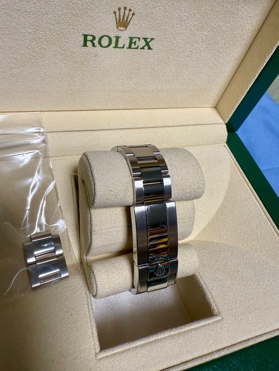 ロレックス GMTマスター 116710BLNR（高級時計）の商品画像 - 査定依頼日：2025年11月17日 - 最高査定価格：2,270,000円