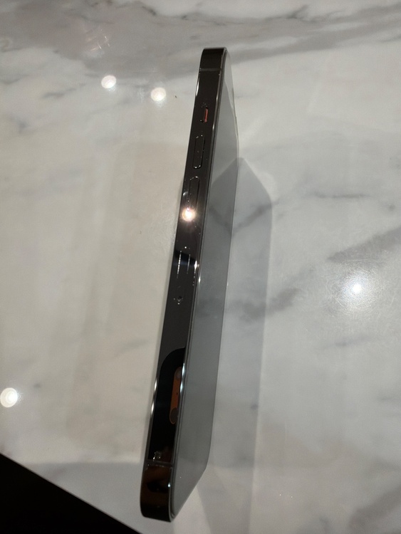 iPhone 13 Pro 256GB SIMフリー（スマホ）の商品画像 - 査定依頼日：2026年1月25日 - 最高査定価格：49,000円