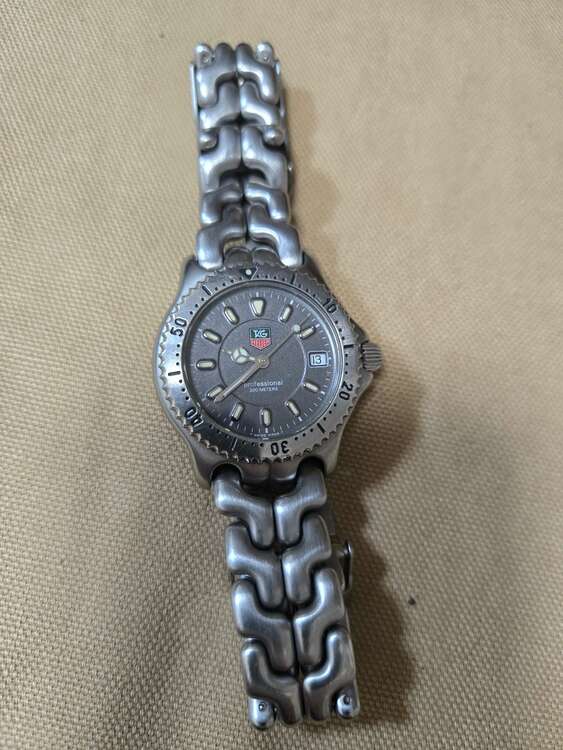 プロフェッショナル（高級時計）の商品画像 - 査定依頼日：2025年1月4日 - 最高査定価格：25,000円