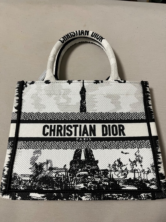 ブックトート（ブランドバッグ）の商品画像 - 査定依頼日：2025年8月2日 - 最高査定価格：210,000円