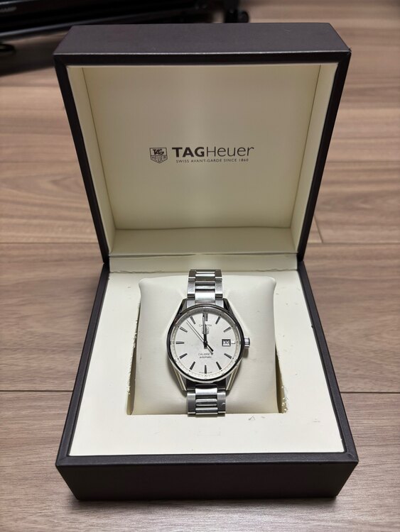 タグホイヤー カレラ WAR211B.BA078（高級時計）の商品画像 - 査定依頼日：2025年3月30日 - 最高査定価格：130,000円