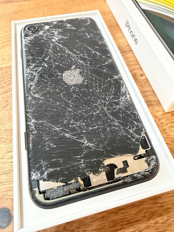 MHGT3J/A（スマホ）の商品画像 - 査定依頼日：2026年10月4日 - 最高査定価格：3,000円