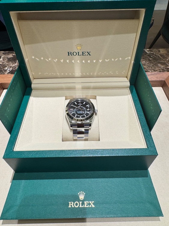 ブラック文字盤、オイスターブレス（高級時計）の商品画像 - 査定依頼日：2025年9月22日 - 最高査定価格：3,110,000円