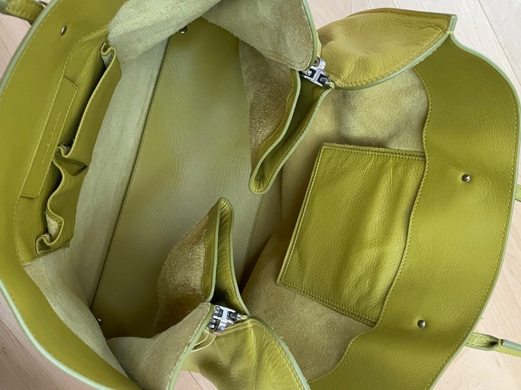 ジップアラウンド　A4   イエロー（古着・ファッション）の商品画像 - 査定依頼日：2026年3月23日 - 最高査定価格：43,000円