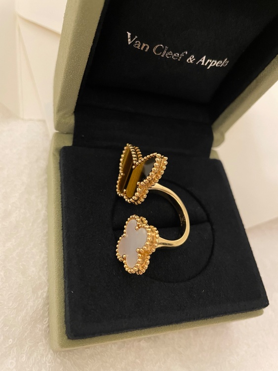 ヴァンクリーフ&アーペル　ラッキーリング（宝石）の商品画像 - 査定依頼日：2025年12月26日 - 最高査定価格：300,000円