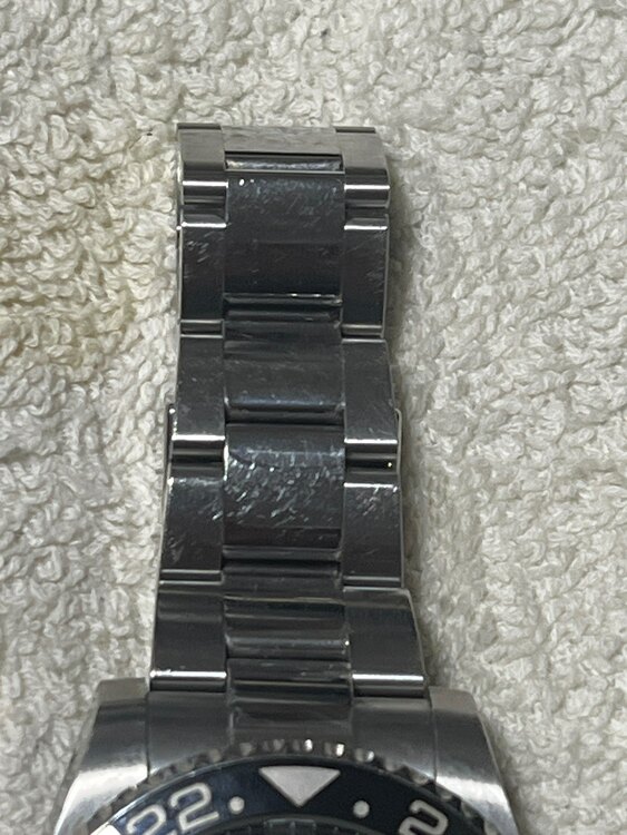 ロレックス GMTマスター 116710L（高級時計）の商品画像 - 査定依頼日：2024年12月11日 - 最高査定価格：1,750,000円