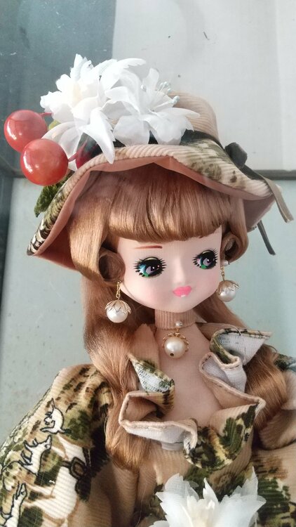 フランス人形（美術品・骨董品）の商品画像 - 査定依頼日：2026年10月10日 - 最高査定価格：3,000円
