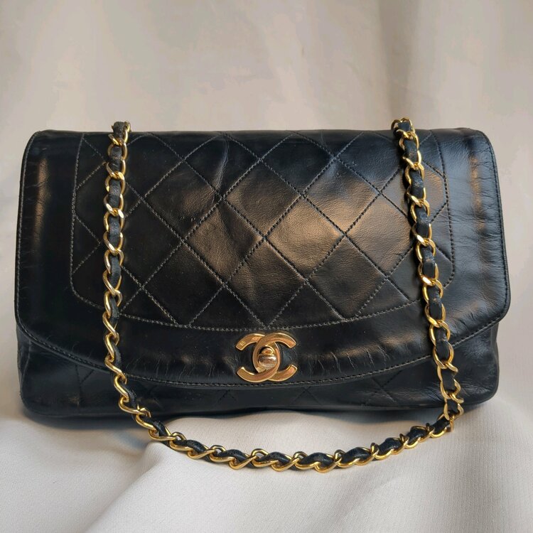 ダイアナフラップ（ブランドバッグ）の商品画像 - 査定依頼日：2026年1月18日 - 最高査定価格：100,000円