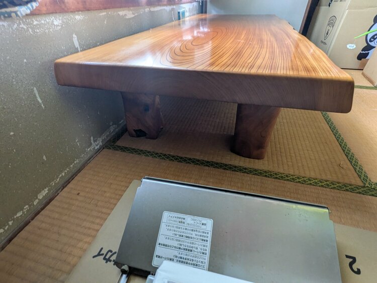 一枚板テーブル（美術品・骨董品）の商品画像 - 査定依頼日：2026年8月8日 - 最高査定価格：5,000円