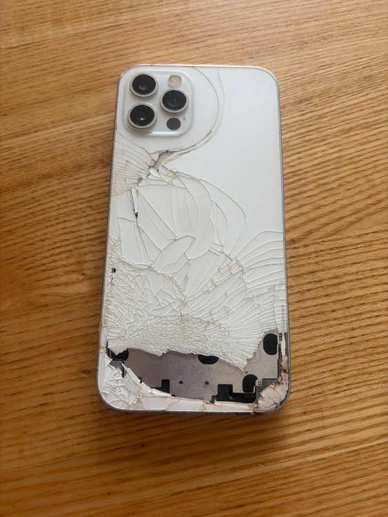 iPhone（スマホ）の商品画像 - 査定依頼日：2026年9月26日 - 最高査定価格：19,500円