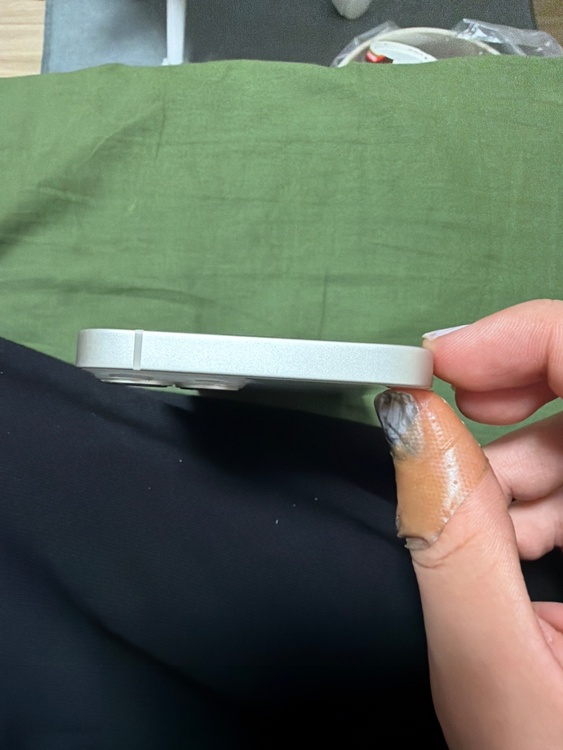 iPhone 13 128GB docomo（スマホ）の商品画像 - 査定依頼日：2026年3月25日 - 最高査定価格：31,000円