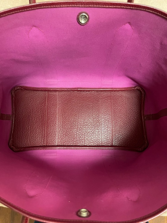 ガーデンパーティー　エンジ（ブランドバッグ）の商品画像 - 査定依頼日：2025年7月28日 - 最高査定価格：240,000円