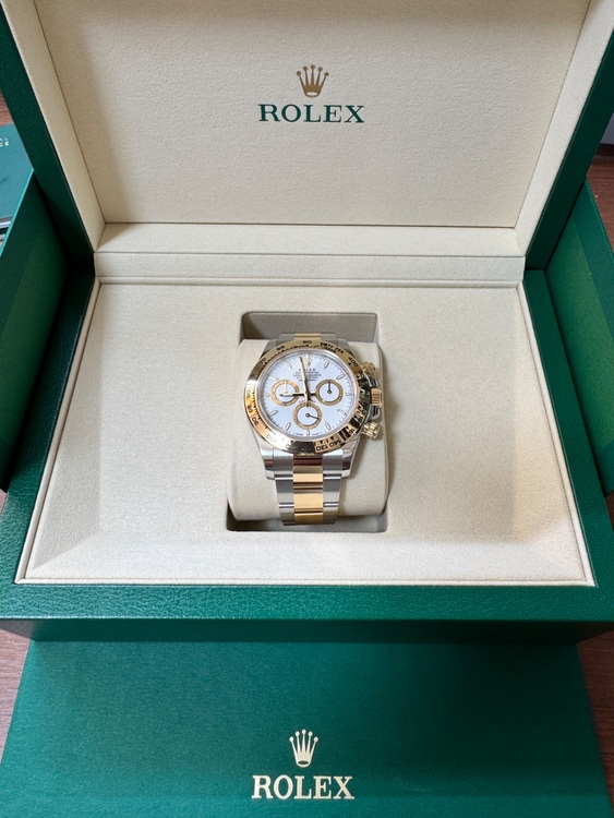 ロレックス デイトナ 12650（高級時計）の商品画像 - 査定依頼日：2025年6月6日 - 最高査定価格：3,700,000円