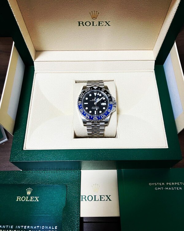 ロレックス GMTマスター 126710blnq（高級時計）の商品画像 - 査定依頼日：2025年4月20日 - 最高査定価格：2,280,000円