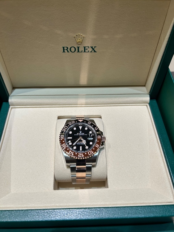 ロレックス GMTマスター 126711CHN（高級時計）の商品画像 - 査定依頼日：2025年12月13日 - 最高査定価格：3,230,000円