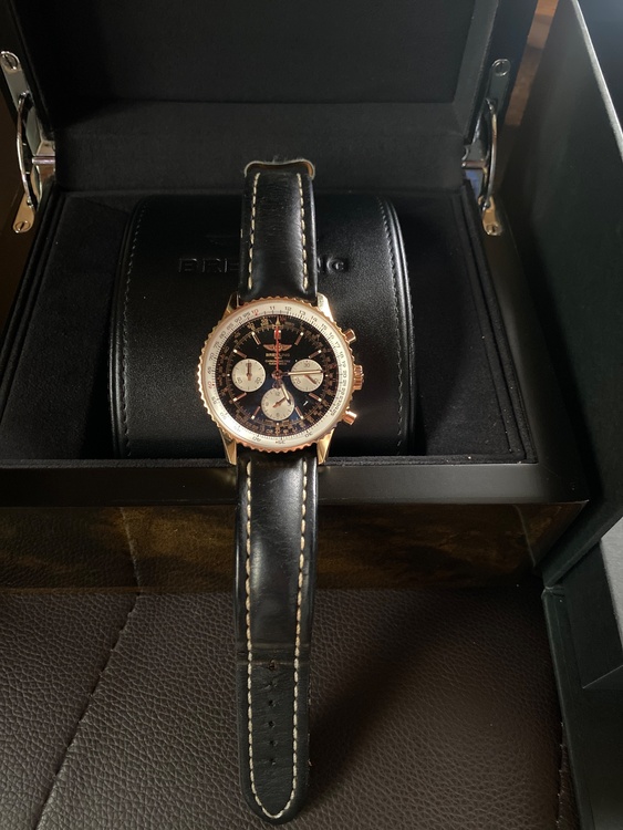 ブライトリング ナビタイマー RB012012/BA4（高級時計）の商品画像 - 査定依頼日：2025年12月18日 - 最高査定価格：1,400,000円