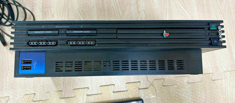 PlayStation2本体SCPH-50000とソフト６本（ゲーム機本体・ゲームソフト）の商品画像 - 査定依頼日：2025年3月30日 - 最高査定価格：2,850円