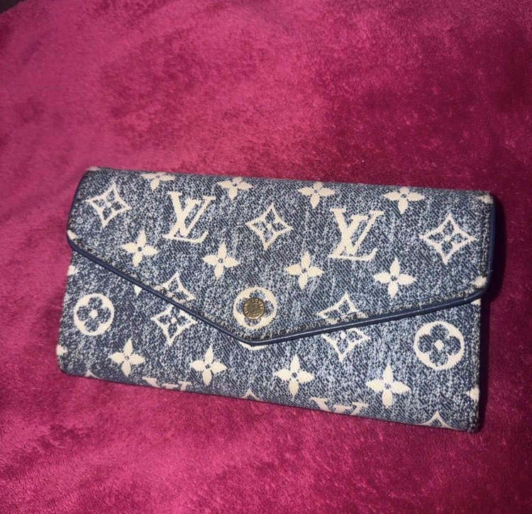 ルイヴィトン ポルトフォイユサラ モノグラムジャガードデニム 長財布 マリーヌ（ブランド財布・小物）の商品画像 - 査定依頼日：2026年3月4日 - 最高査定価格：50,000円