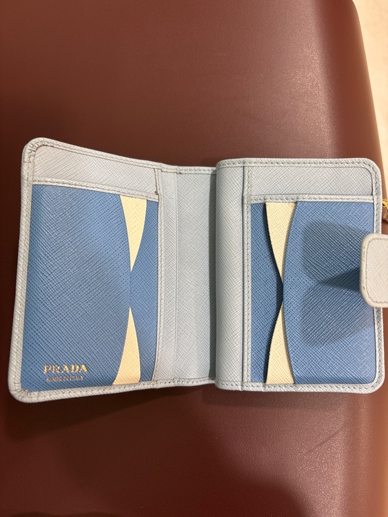 プラダ  （ブランドバッグ）の商品画像 - 査定依頼日：2025年6月18日 - 最高査定価格：30,000円