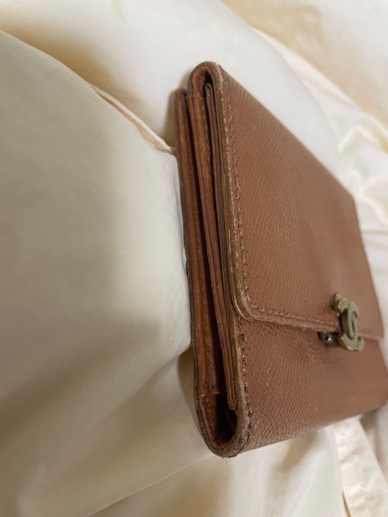 二つ折り財布（ブランド財布・小物）の商品画像 - 査定依頼日：2025年11月16日 - 最高査定価格：7,000円