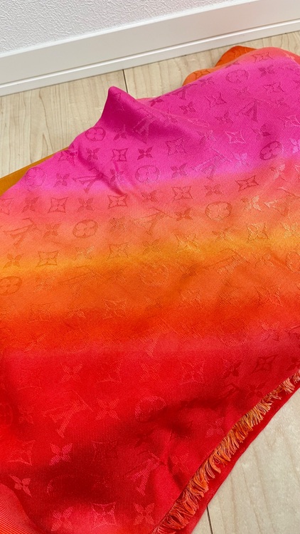 ストール（ブランド財布・小物）の商品画像 - 査定依頼日：2025年9月5日 - 最高査定価格：6,000円