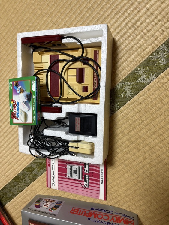 ファミリーコンピューターとゲームソフト（ゲーム機本体・ゲームソフト）の商品画像 - 査定依頼日：2026年1月12日 - 最高査定価格：4,000円