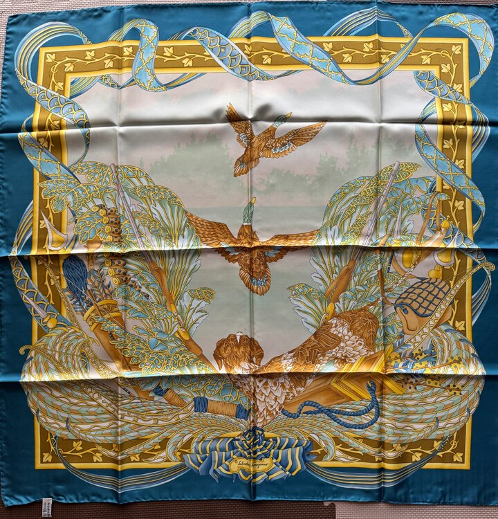 Salvatore Ferragamo シルクスカーフ（古着・ファッション）の商品画像 - 査定依頼日：2025年5月7日 - 最高査定価格：3,000円