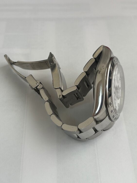 ロレックス サブマリーナー 116613Lb（高級時計）の商品画像 - 査定依頼日：2025年2月13日 - 最高査定価格：3,100,000円