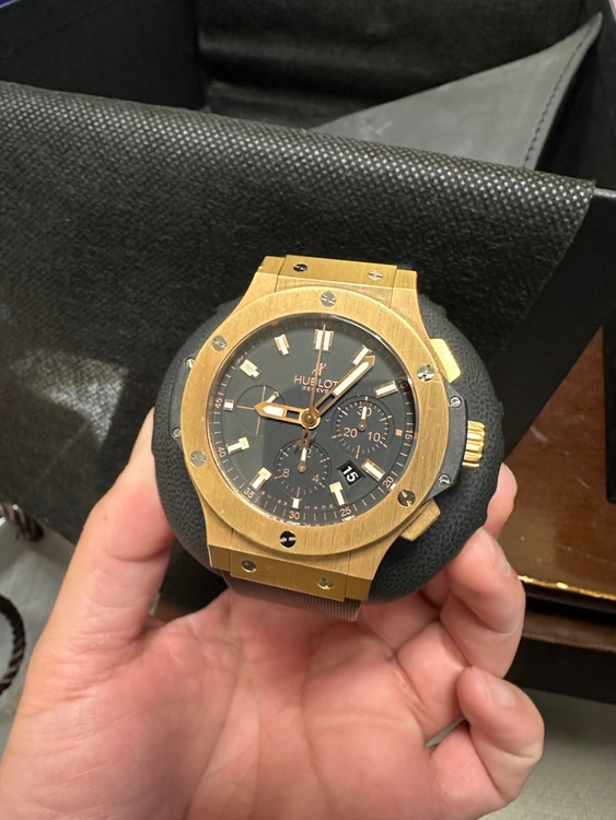 ウブロ ビックバン HU301.PX.1180.Rx（高級時計）の商品画像 - 査定依頼日：2025年11月26日 - 最高査定価格：2,200,000円