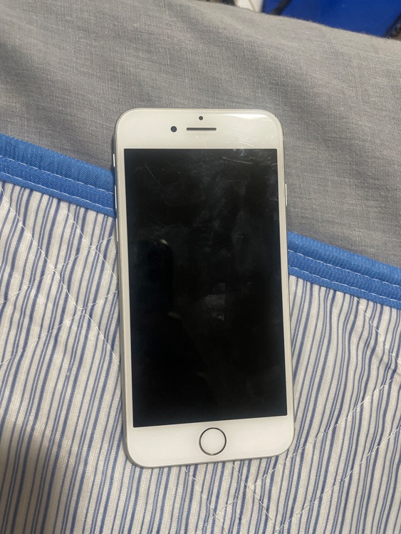 iPhone8 64GB SIMフリー（スマホ）の商品画像 - 査定依頼日：2026年3月19日 - 最高査定価格：3,500円