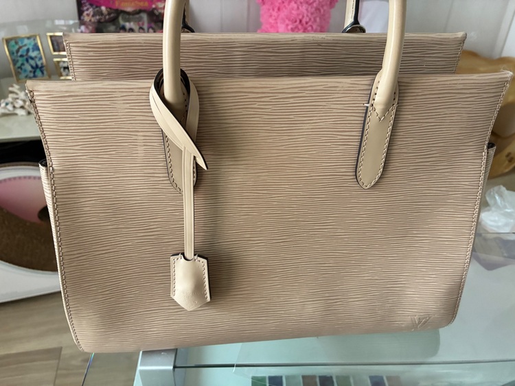 ルイヴィトン エピ （ブランドバッグ）の商品画像 - 査定依頼日：2025年9月5日 - 最高査定価格：100,000円