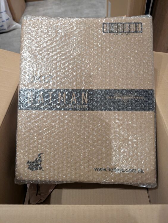 DX12 BATMAN 1/6 スケールコレクタブルフィギュア（フィギュア・プラモデル）の商品画像 - 査定依頼日：2025年10月13日 - 最高査定価格：16,000円