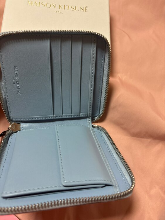 財布　メゾンキツネ　maison kitune（古着・ファッション）の商品画像 - 査定依頼日：2025年2月8日 - 最高査定価格：20,000円