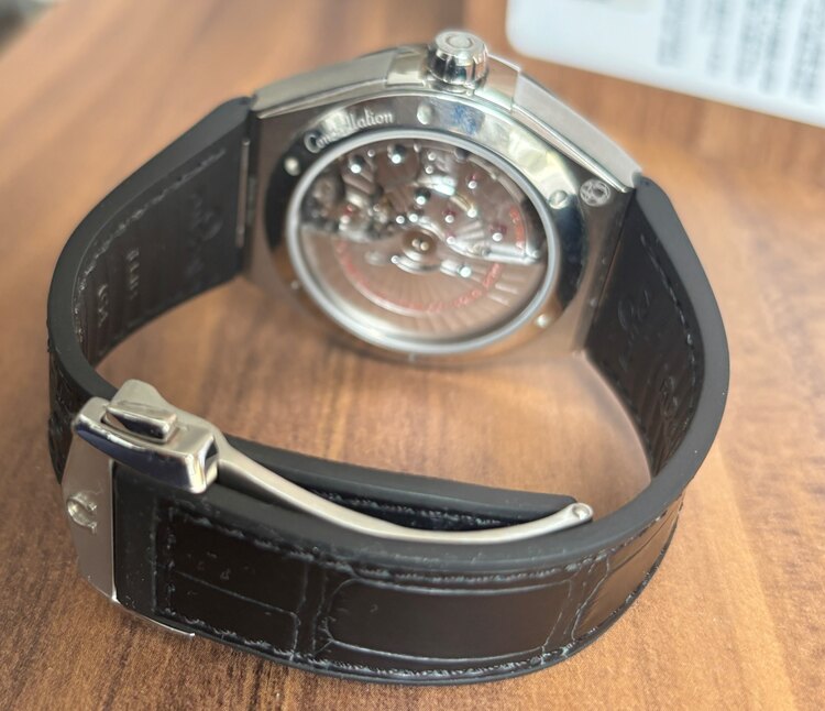 オメガ コンステーション 131.33.41.21.01.001（高級時計）の商品画像 - 査定依頼日：2025年4月5日 - 最高査定価格：500,000円