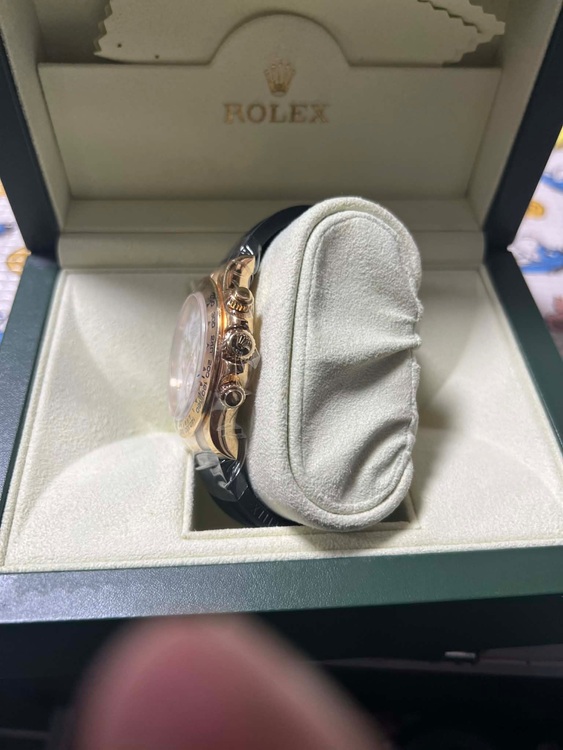 ロレックス コスモグラフ デイトナ オイスターパーペチュアル ウォッチ 18Kイ（高級時計）の商品画像 - 査定依頼日：2025年12月2日 - 最高査定価格：3,500,000円