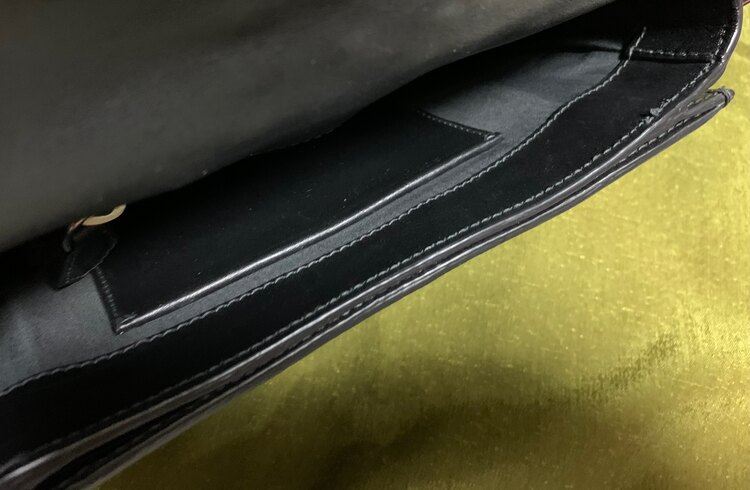 MIUMIU スタッズ ショルダーバッグ（ブランドバッグ）の商品画像 - 査定依頼日：2025年4月16日 - 最高査定価格：20,000円