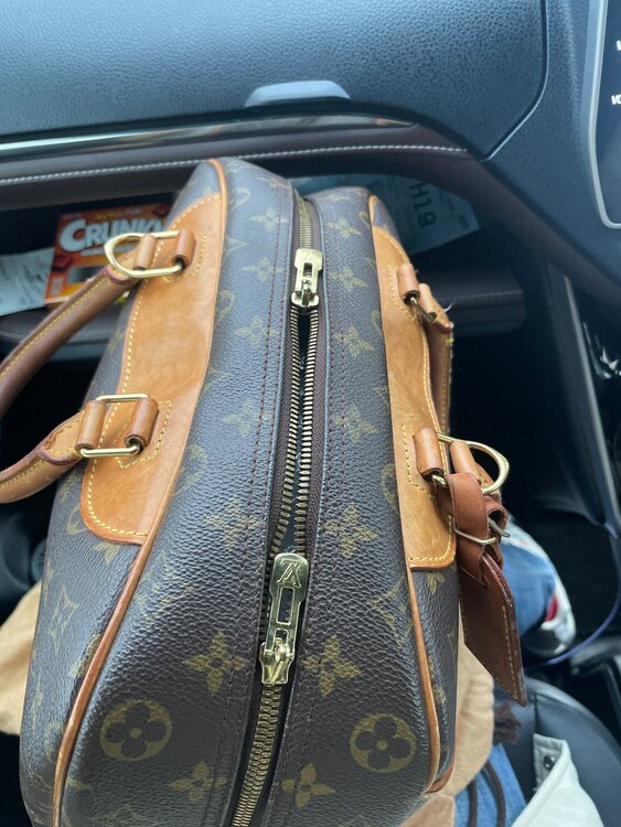 ドーヴィール（ブランドバッグ）の商品画像 - 査定依頼日：2024年12月29日 - 最高査定価格：35,000円