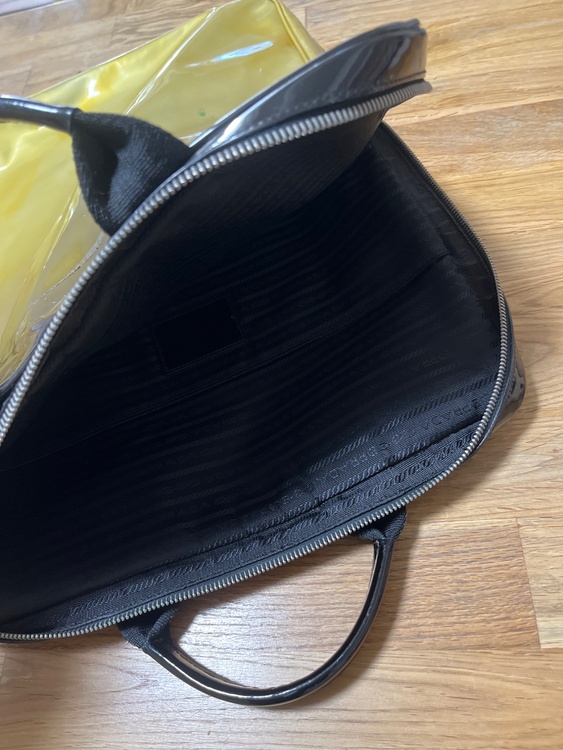 プラダ  （ブランドバッグ）の商品画像 - 査定依頼日：2025年12月12日 - 最高査定価格：10,000円