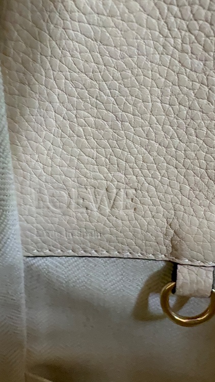 ロエベ　ハンモック　スモールサイズ（ブランドバッグ）の商品画像 - 査定依頼日：2026年4月19日 - 最高査定価格：100,000円