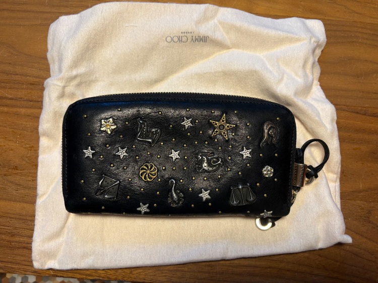 スタースタッズ ラウンドファスナー長財布　黒　レザー　シルバー金具（ブランド財布・小物）の商品画像 - 査定依頼日：2025年10月15日 - 最高査定価格：100,000円