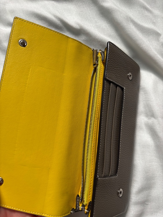 長財布（ブランド財布・小物）の商品画像 - 査定依頼日：2025年12月17日 - 最高査定価格：3,000円