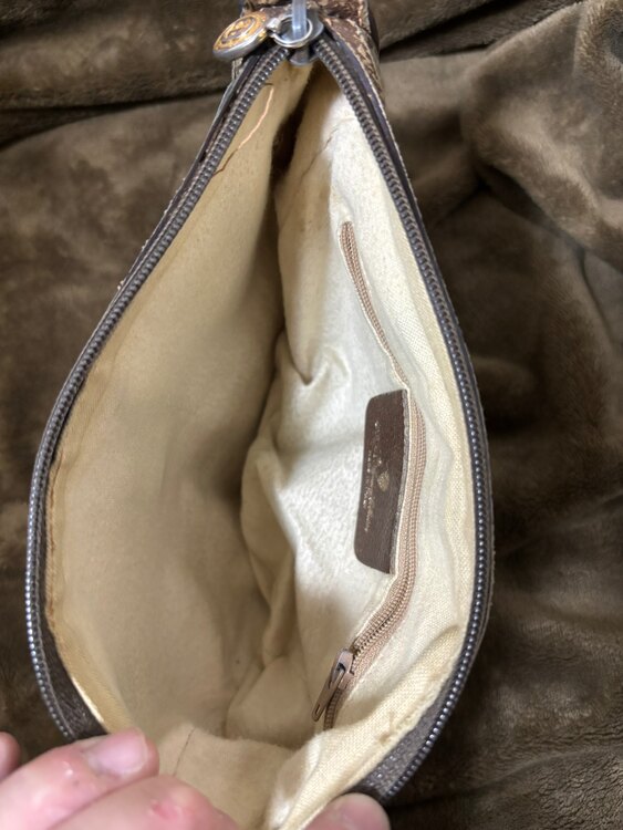 ショルダーバッグ（ブランドバッグ）の商品画像 - 査定依頼日：2025年5月6日 - 最高査定価格：2,000円