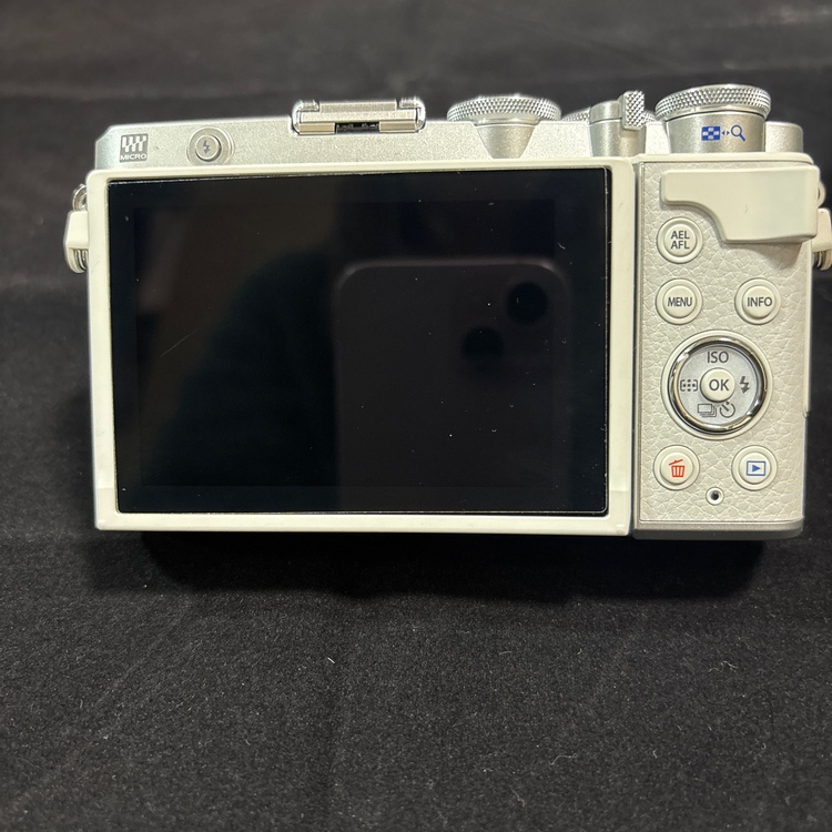 PEN E-P7（カメラ）の商品画像 - 査定依頼日：2026年1月21日 - 最高査定価格：64,000円