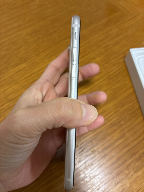 iPhone SE (第 3 世代) 128GB SIMフリー（スマホ）の商品画像 - 査定依頼日：2025年4月16日 - 最高査定価格：25,000円