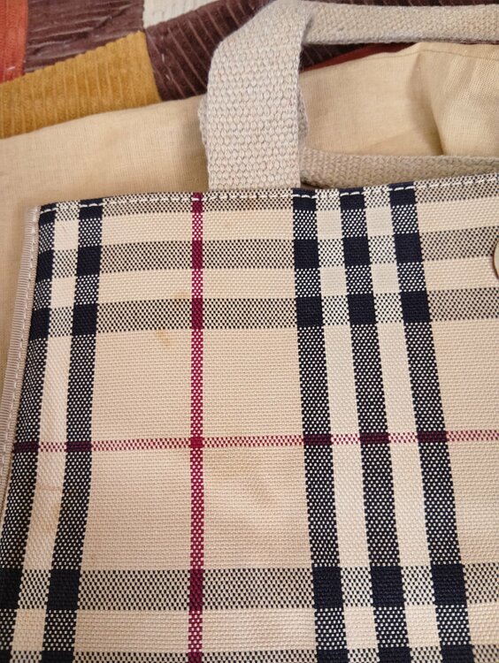 BURBERRY（ブランドバッグ）の商品画像 - 査定依頼日：2026年4月25日 - 最高査定価格：2,500円