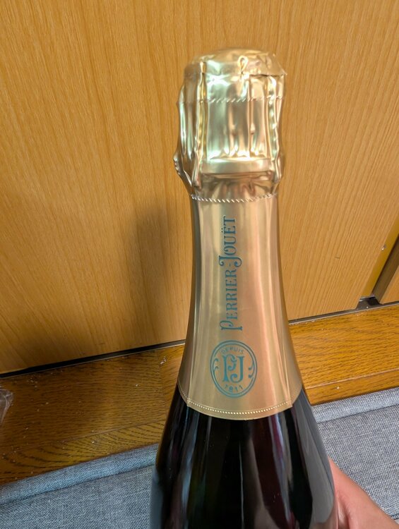 シャンパン ペリエ・ジュエ（お酒）の商品画像 - 査定依頼日：2026年8月13日 - 最高査定価格：21,000円