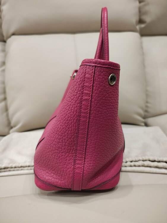 ネゴンダPM（ブランドバッグ）の商品画像 - 査定依頼日：2026年4月20日 - 最高査定価格：300,000円